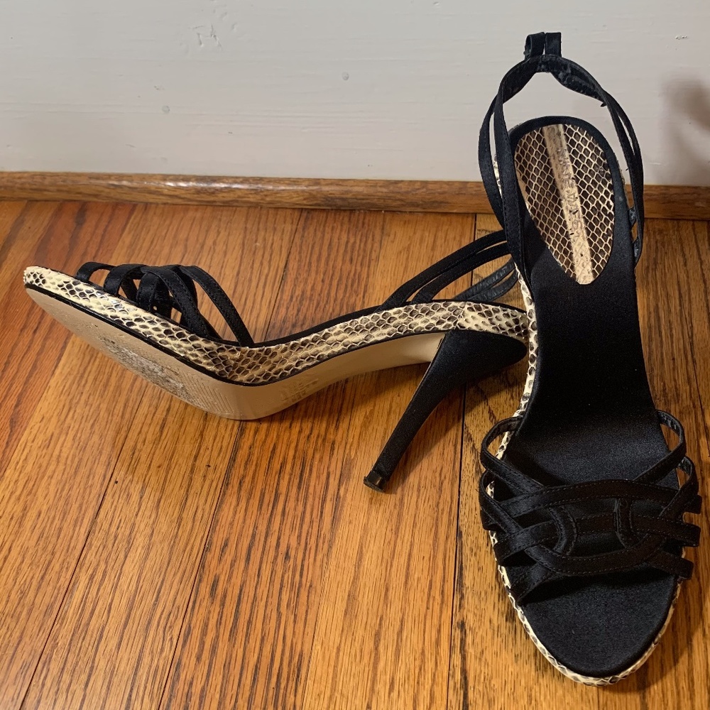 5/$25 Nine West Black Strappy Sandal sz 8
